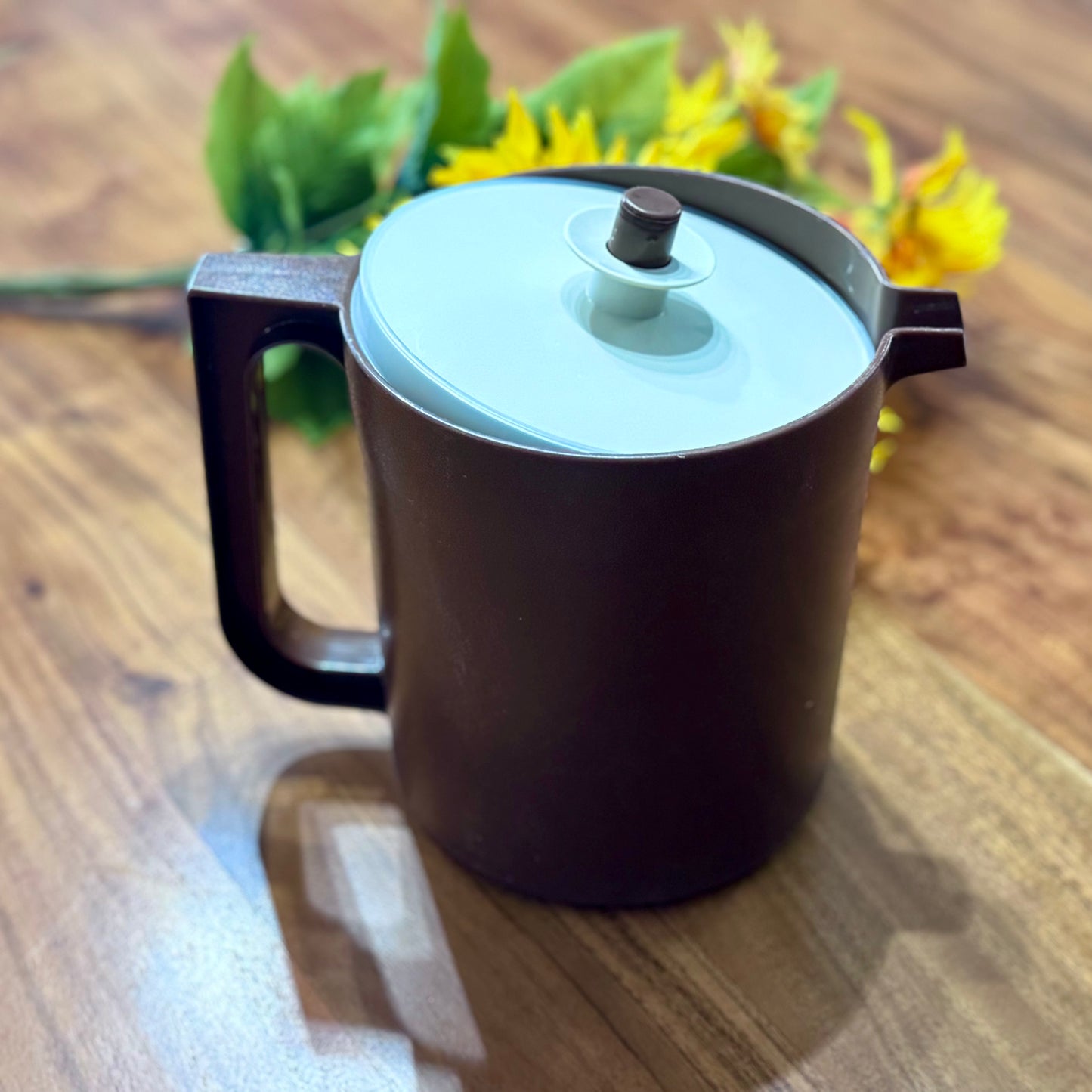 Brown Tupperware 1.5 Quart Pitcher