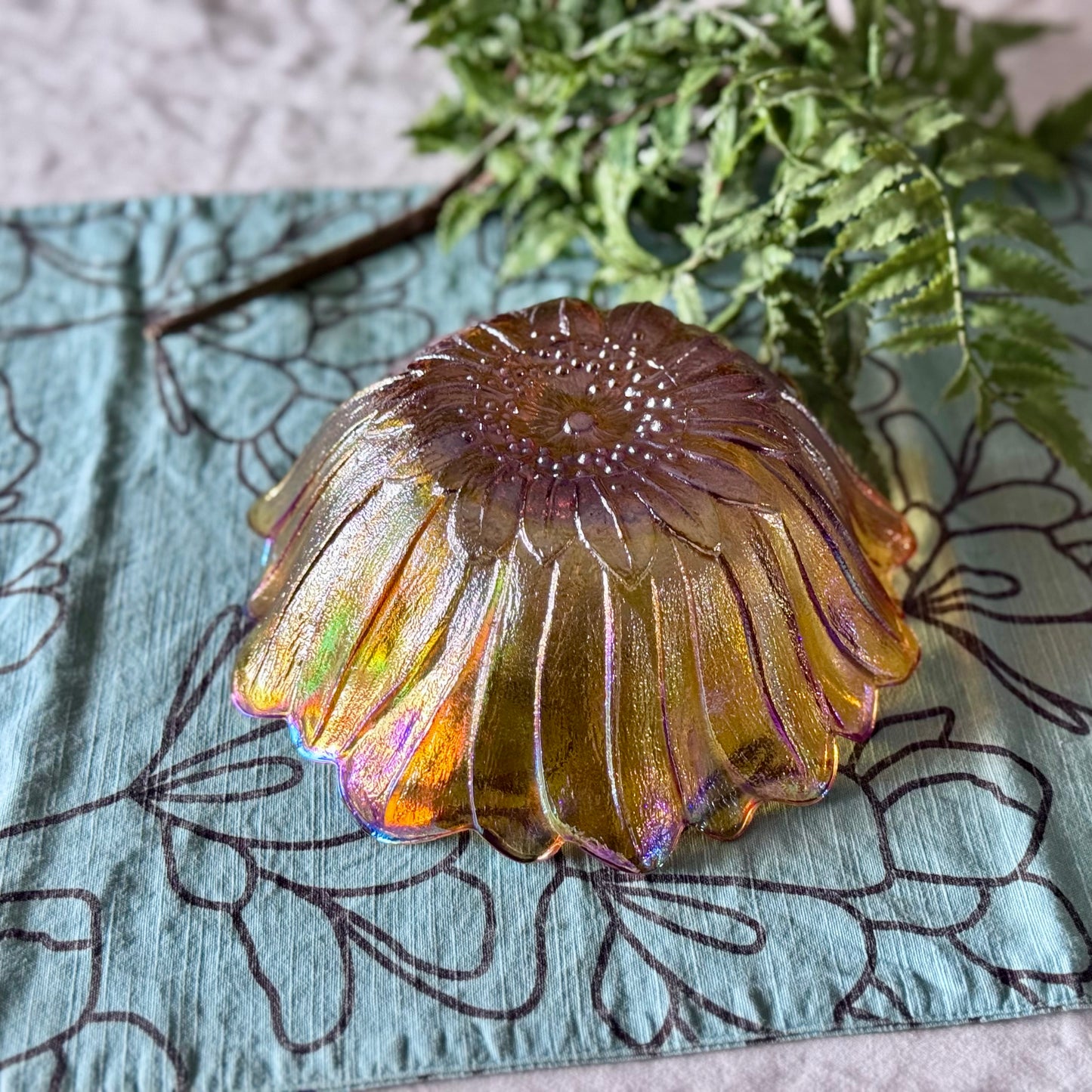 Indiana Glass Co. Carnival Glass Sunflower Marigold Bowl