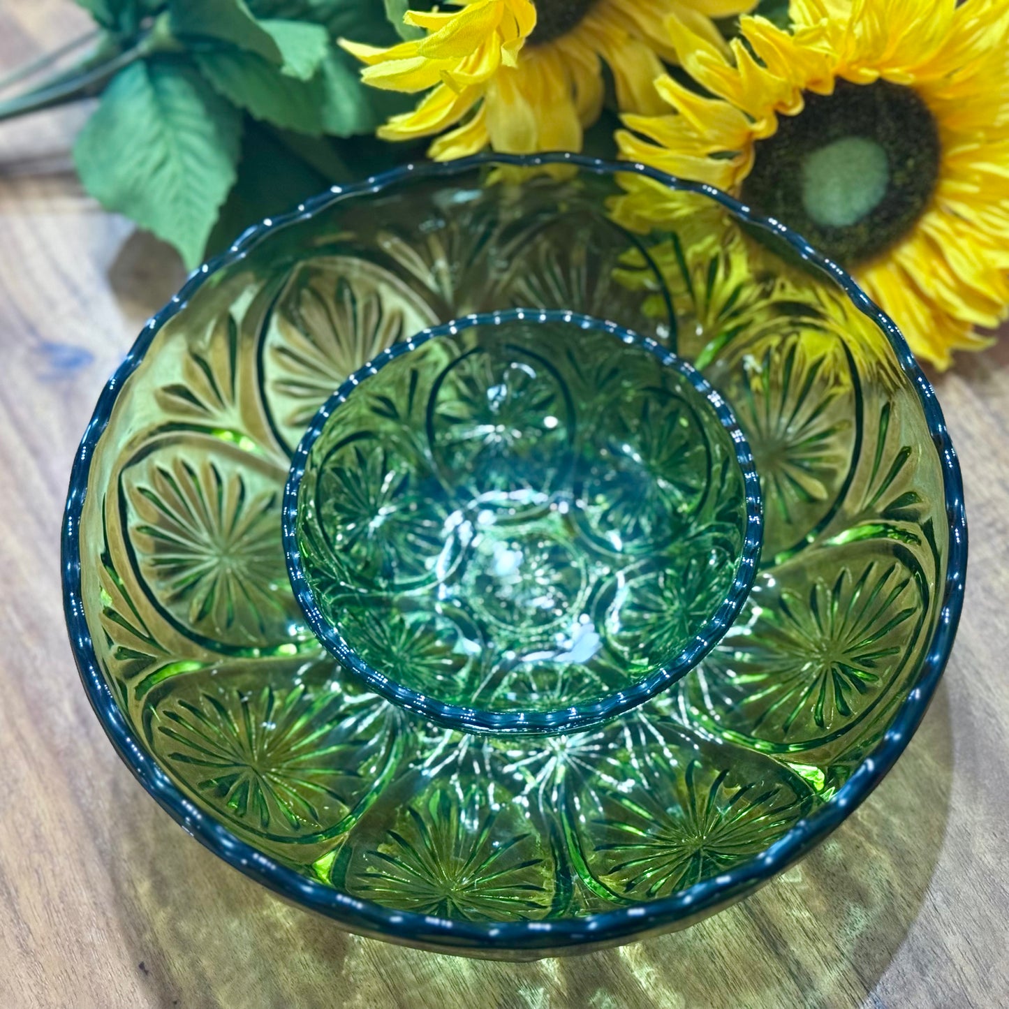 Anchor Hocking Green Starburst Medallion Serving Bowl/Chip & Dip Set