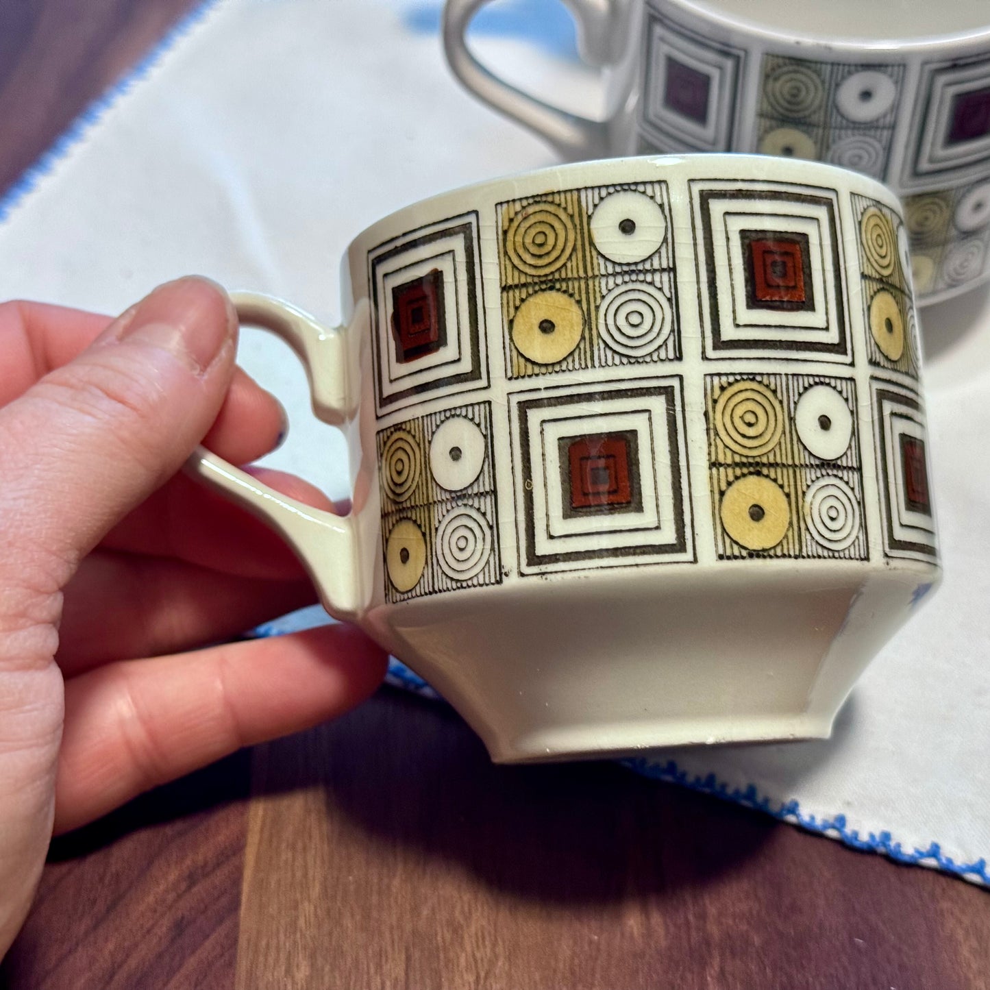 Broadhurst Kathie Winkle 'Rushstone' Mugs