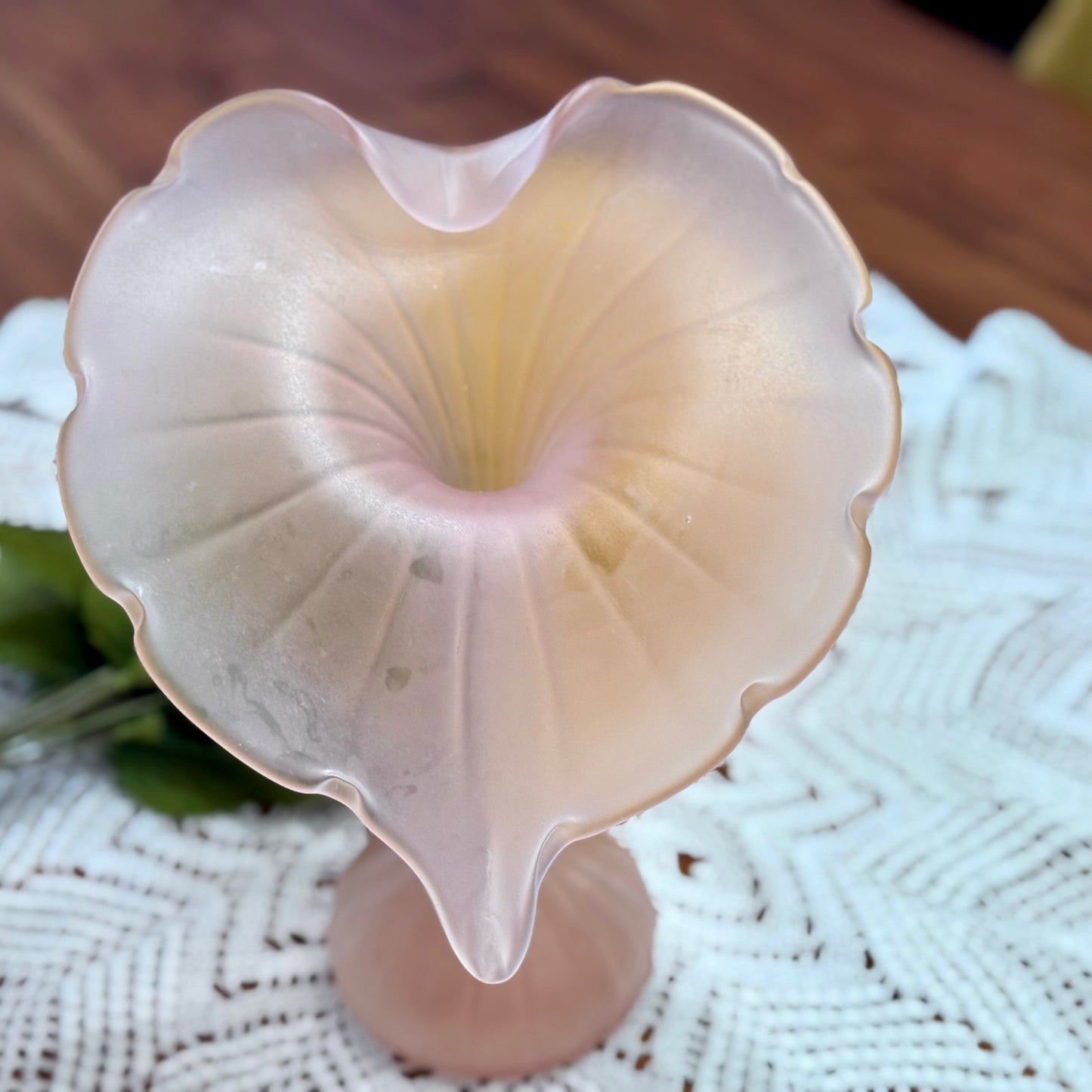 Vintage Frosted Pink Jack-in-the-Pulpit Vase