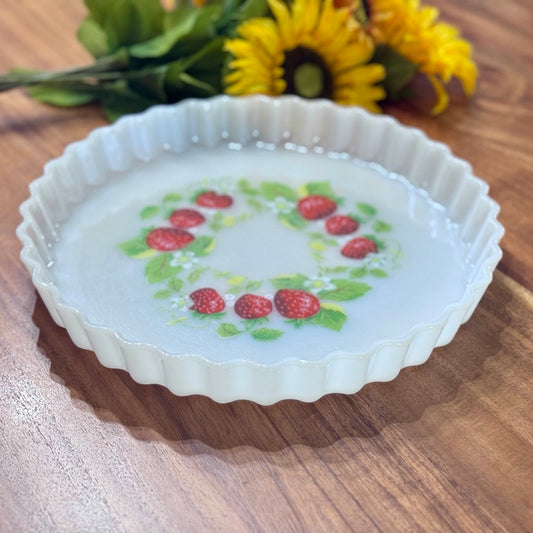 Arcopal France Strawberry Motif Flan/Pie Dish