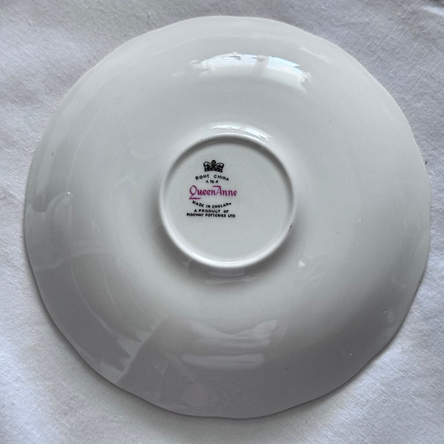 Queen Anne N 8299 Teacup and Saucer