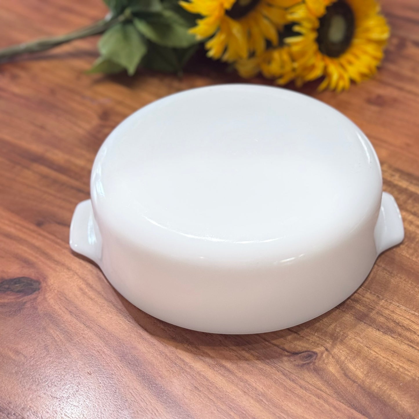 Dynaware Pyr-O-Rey Round Milk Glass Casserole Dish