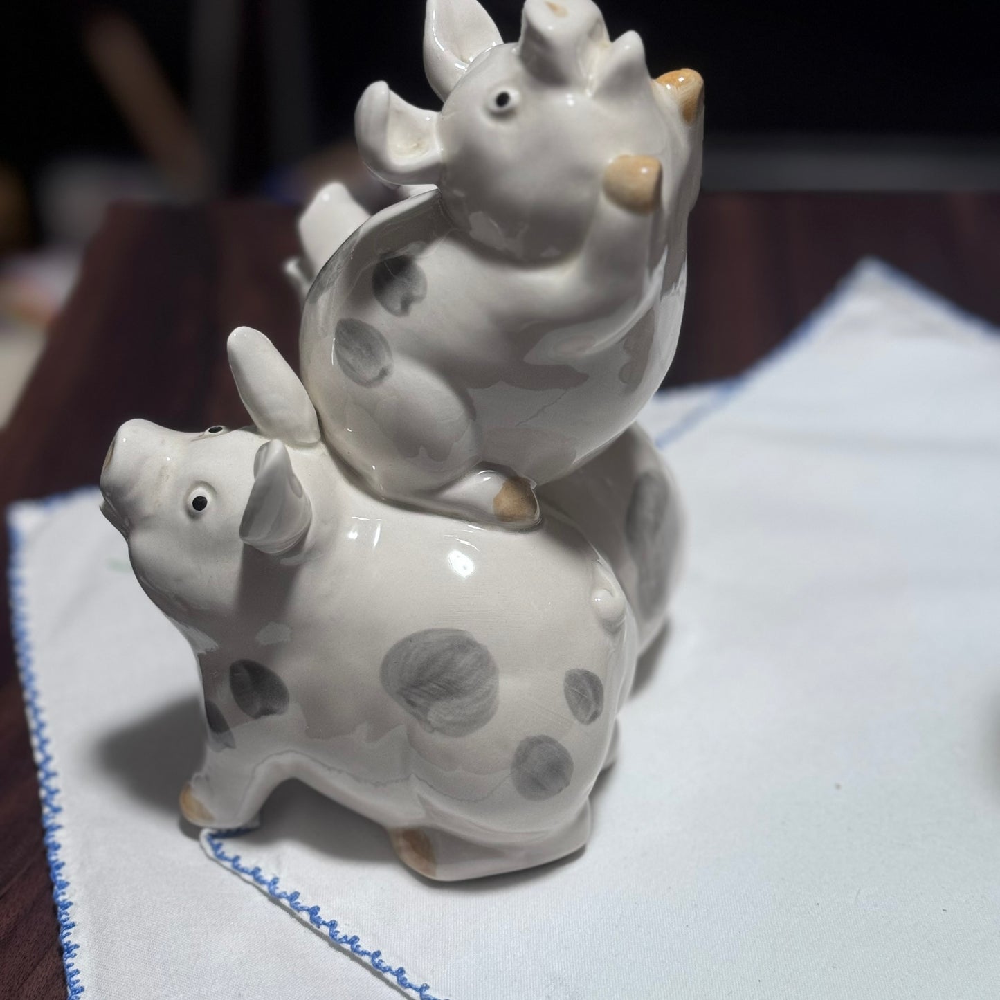 Omnibus Fitz & Floyd Ceramic Stacked Pigs Book Ends