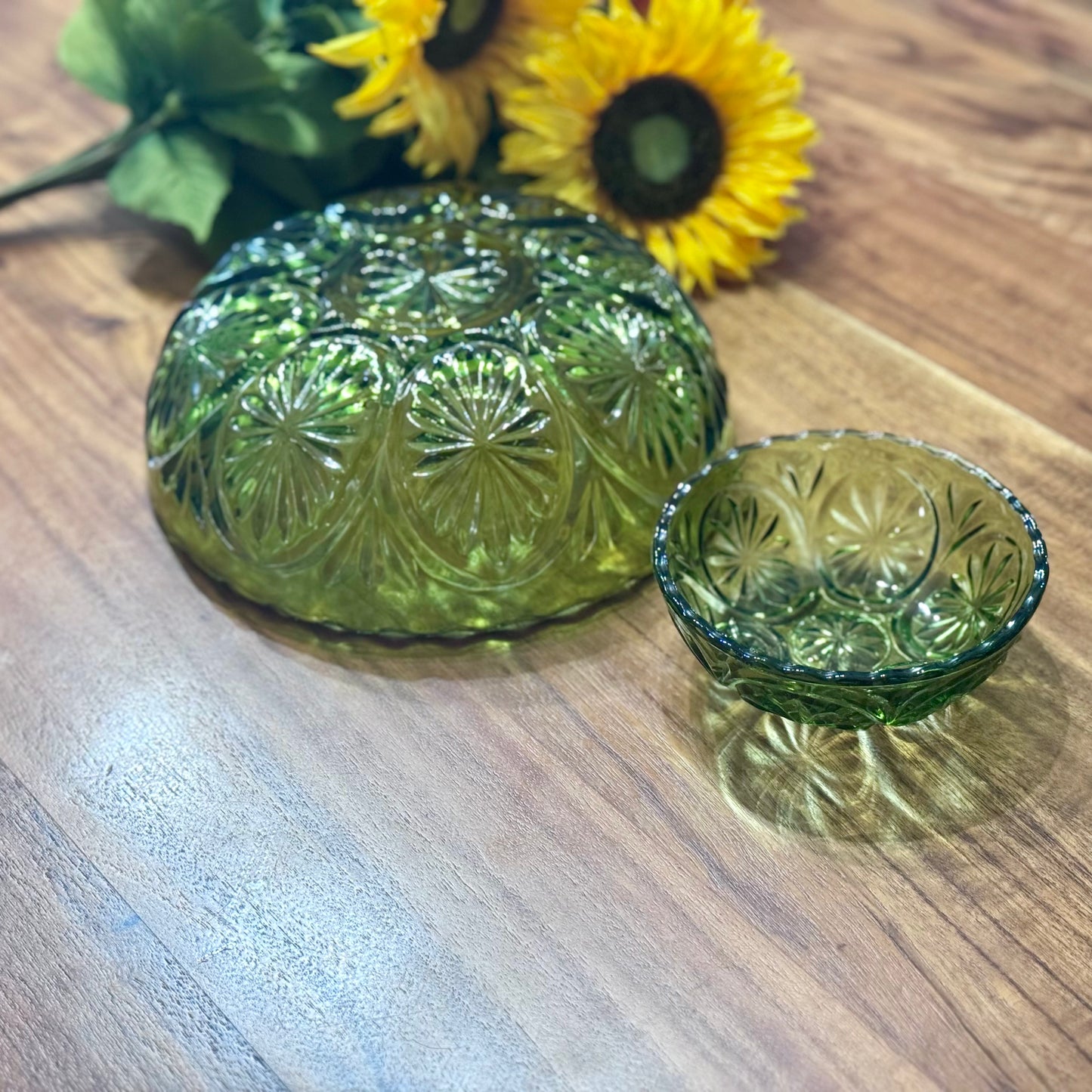 Anchor Hocking Green Starburst Medallion Serving Bowl/Chip & Dip Set