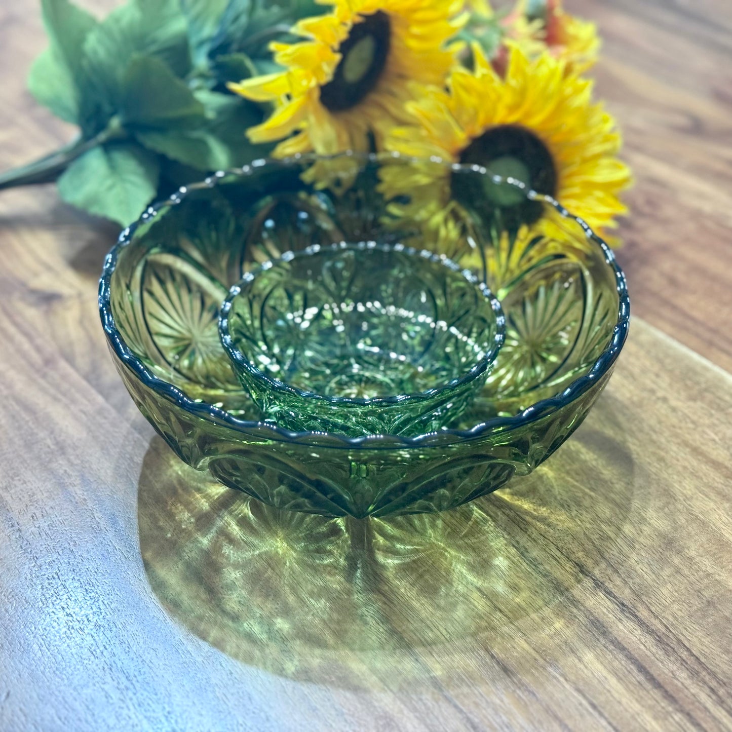 Anchor Hocking Green Starburst Medallion Serving Bowl/Chip & Dip Set