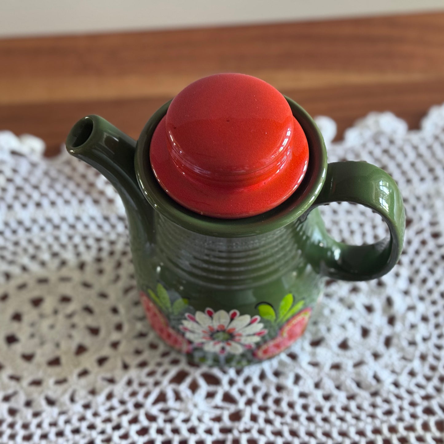Retro Winterling Green/Red-Orange/White Ceramic Teapot