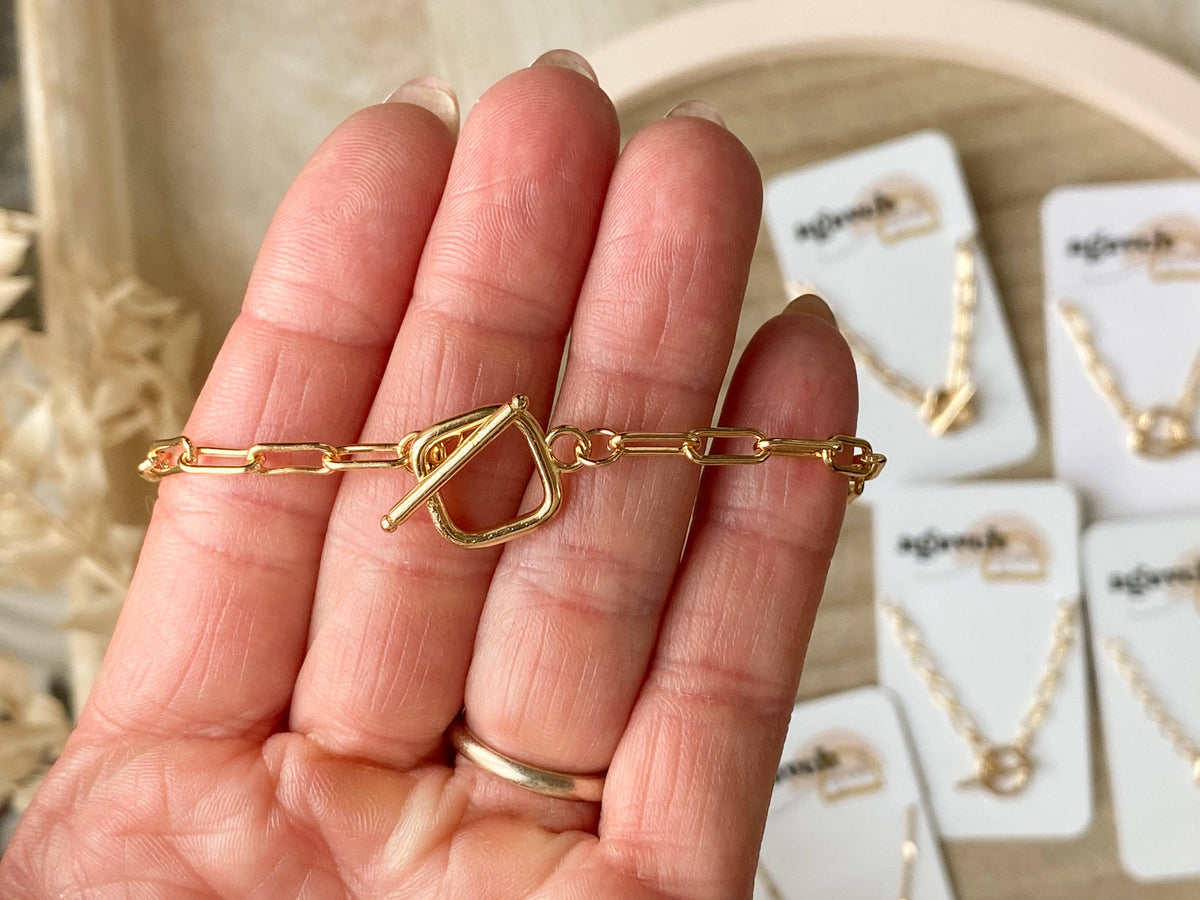 Zeal Necklace: Textured Dot Toggle/Oval Chain