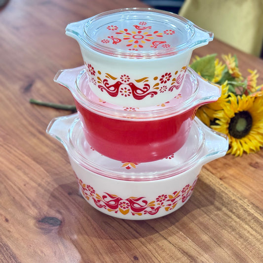 PYREX 'Friendship' 3 Piece Round Casserole With Lids