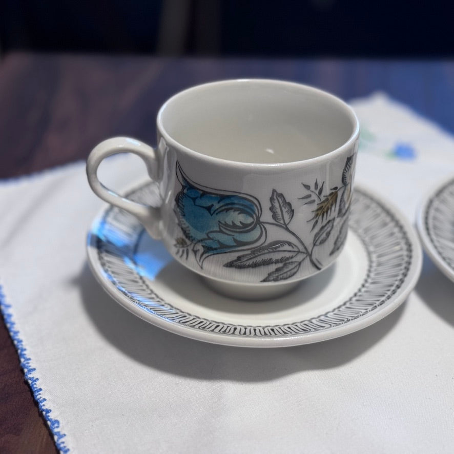 Broadhurst Kathie Winkle Creamer/Milk Cup and Cups/Saucers
