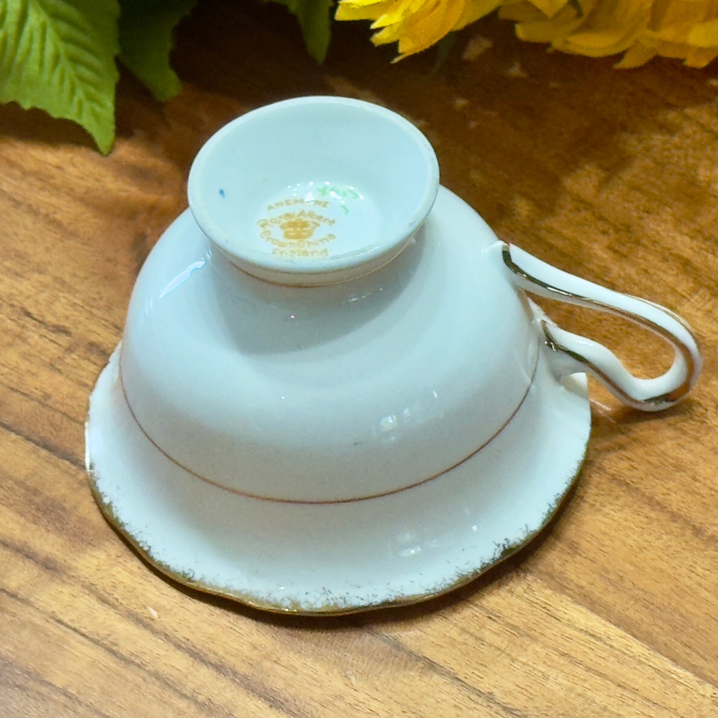 Royal Albert ANEMONE England Teacup & Saucer Set