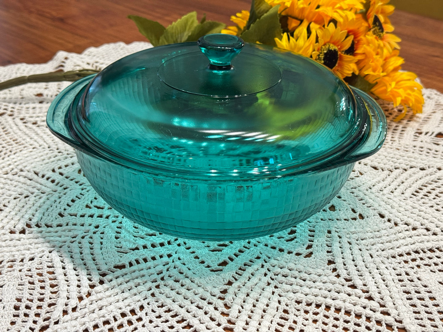 Pyrex Peacock Teal Basketweave 2 QT Lidded Casserole Dish