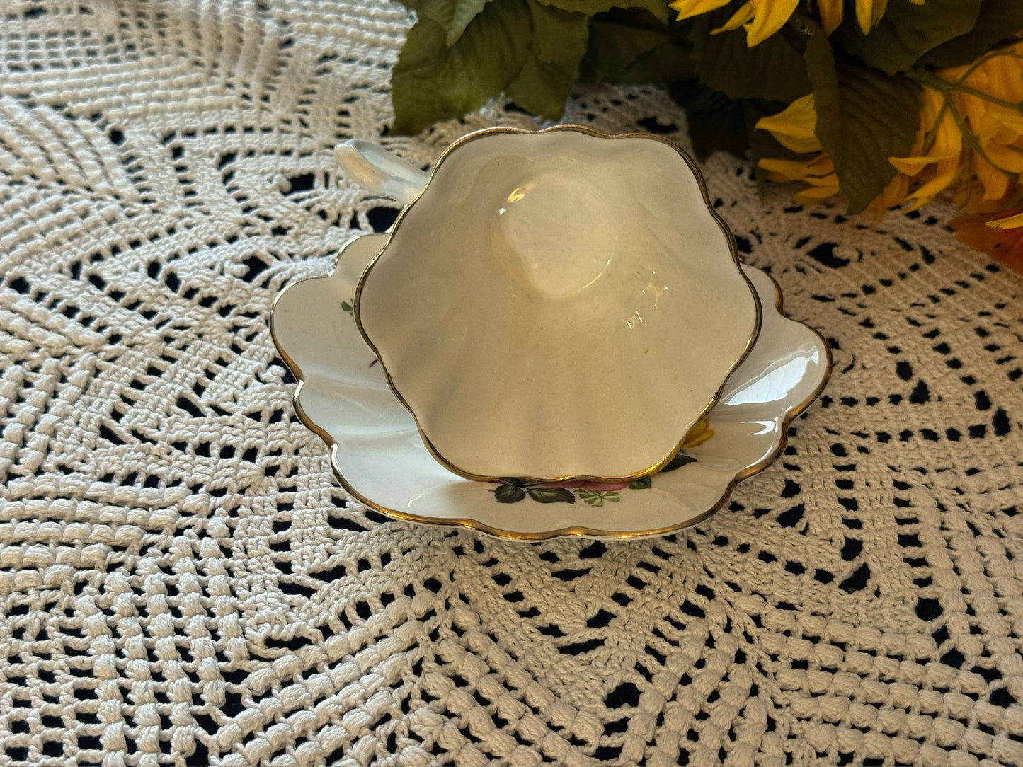 Bone China England Roses Teacup & Saucer