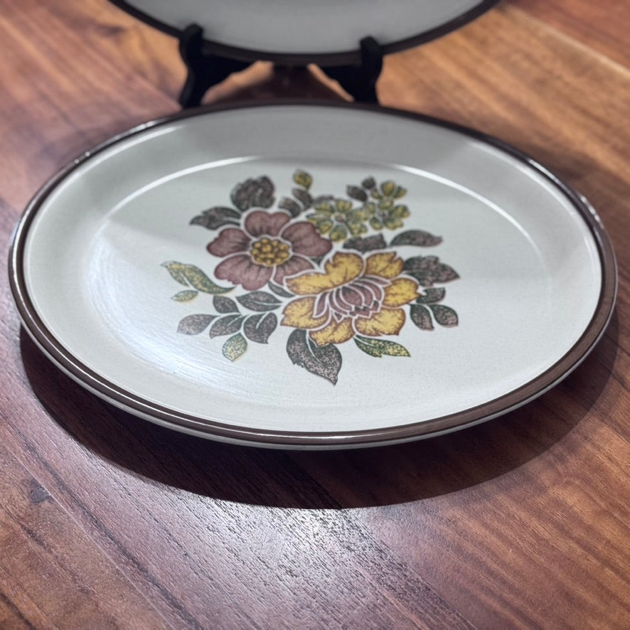 Barratts of Staffordshire England 'Charnwood' Oval Doverstone Serving Plates