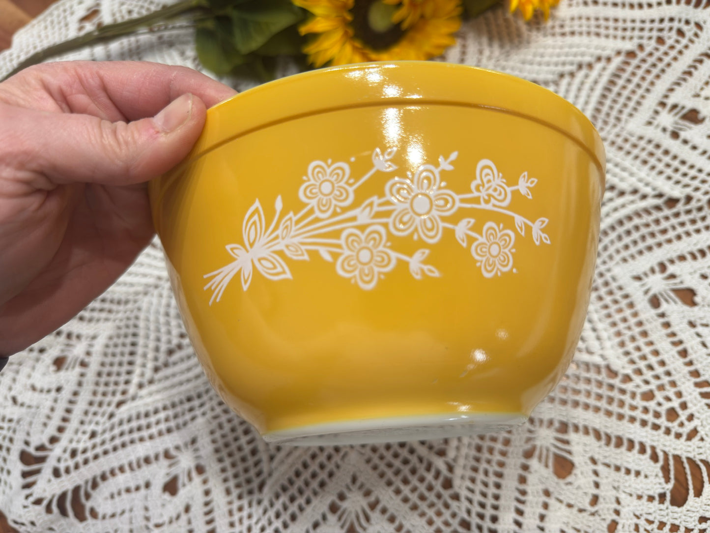 PYREX 402 Yellow Butterfly Gold Mixing Bowl
