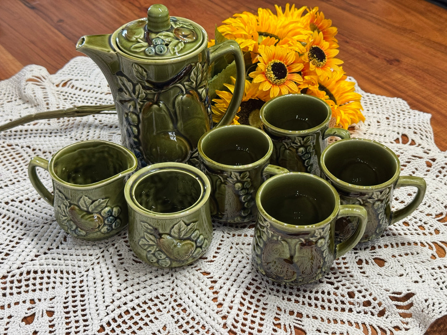 Japanese Fruit Motif Avocado Green Tea Set