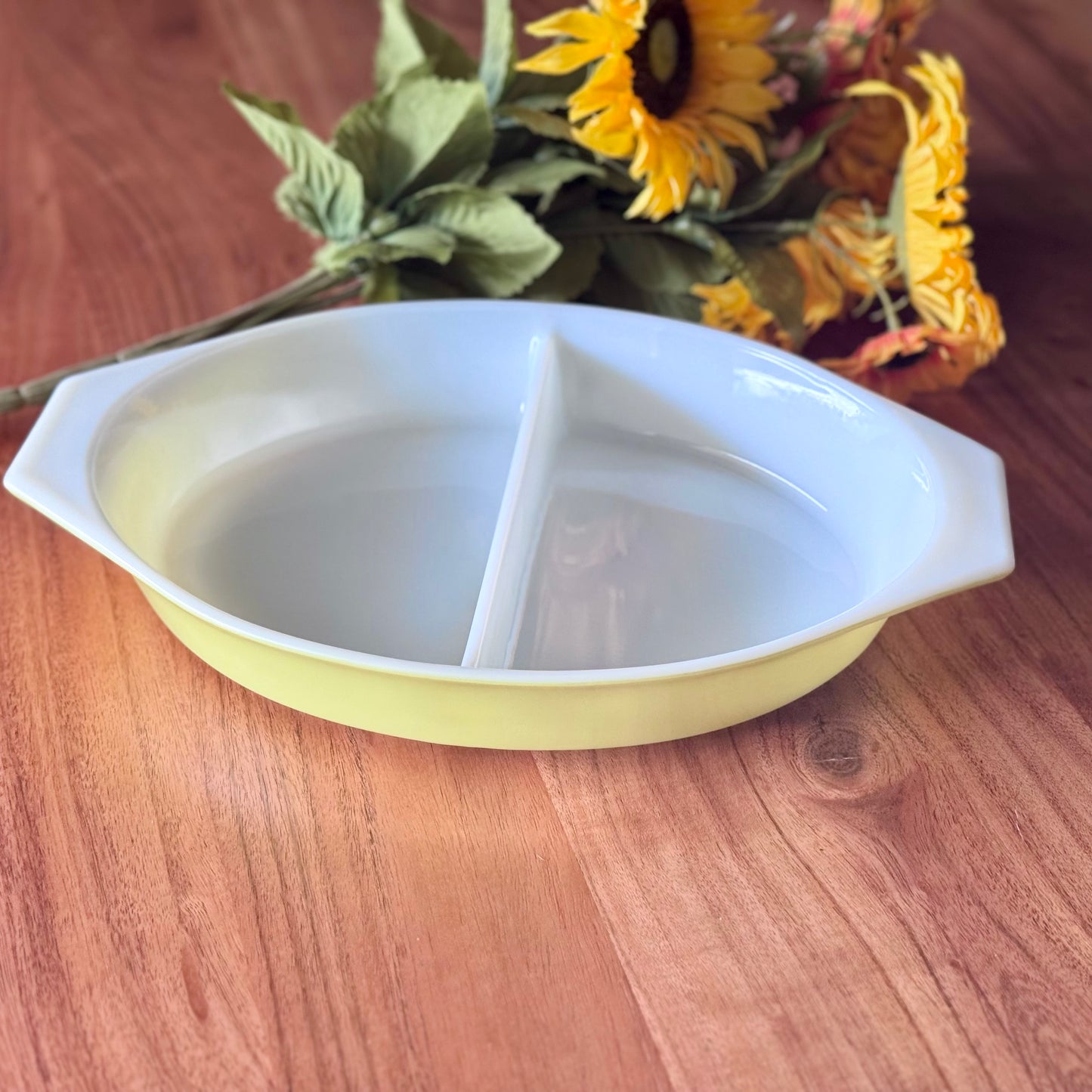 Pyrex 1 QT Yellow Divided Casserole Dish