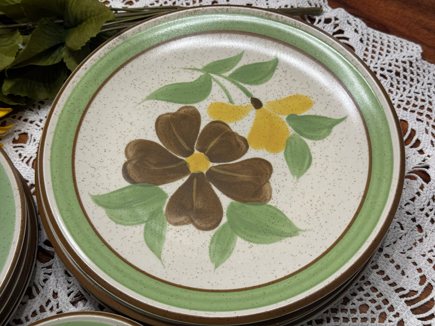 PREMIERE Canyon Kraft Garden Time Dinnerware Set
