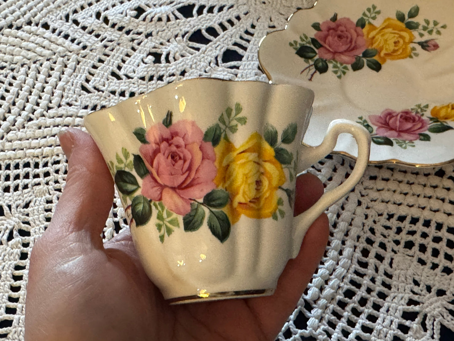 Bone China England Roses Teacup & Saucer