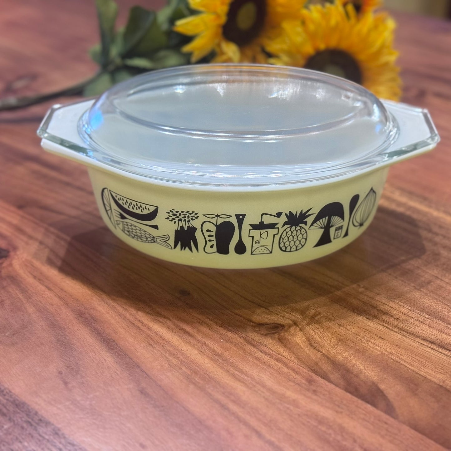 PYREX "Mod Kitchen" Oval 1 1/2 QT Casserole Dish