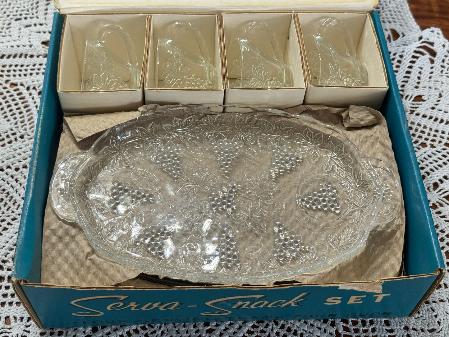 Anchor Hocking 8 Piece Serva-Snack Set