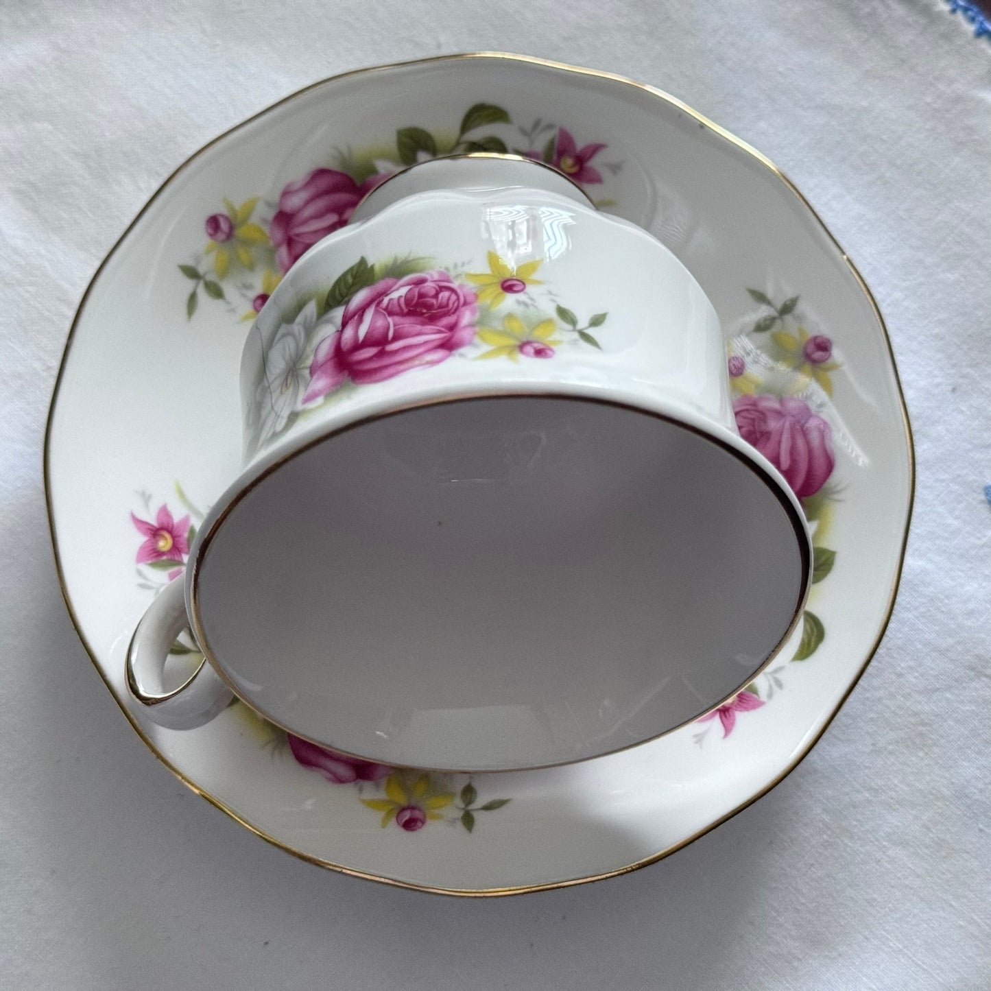 Queen Anne N 8539 Tea Cup and Saucer