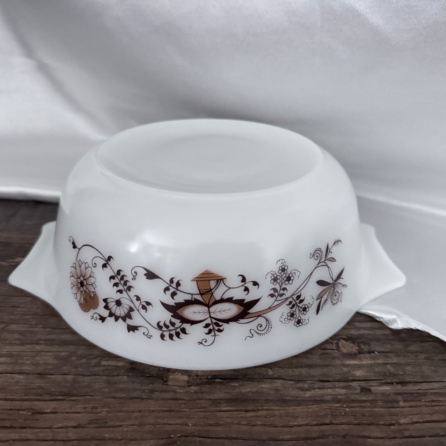 Pyrex England Brown Vine Casserole Dish