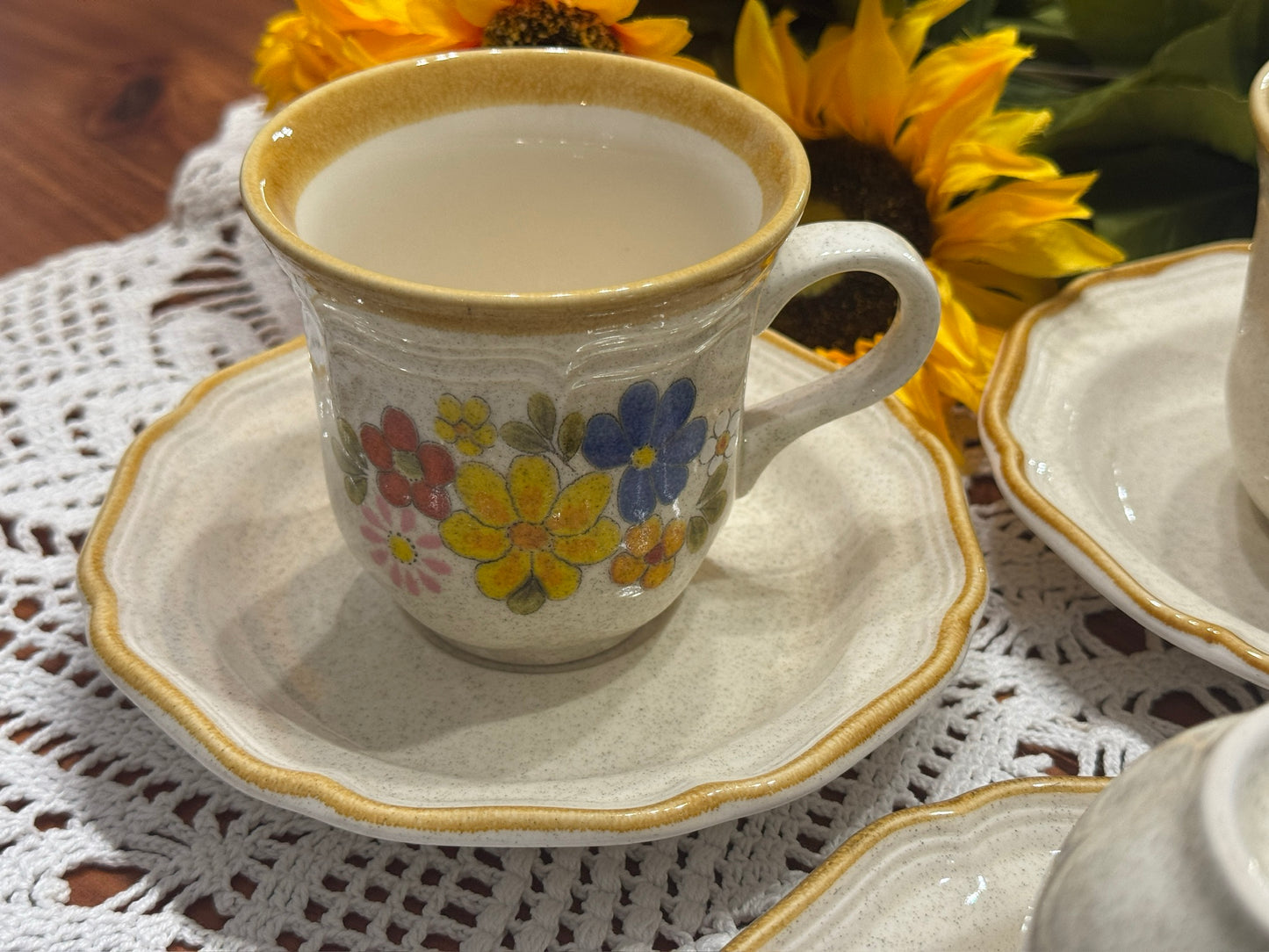 Mikasa 'Garden Club' Cups & Saucers