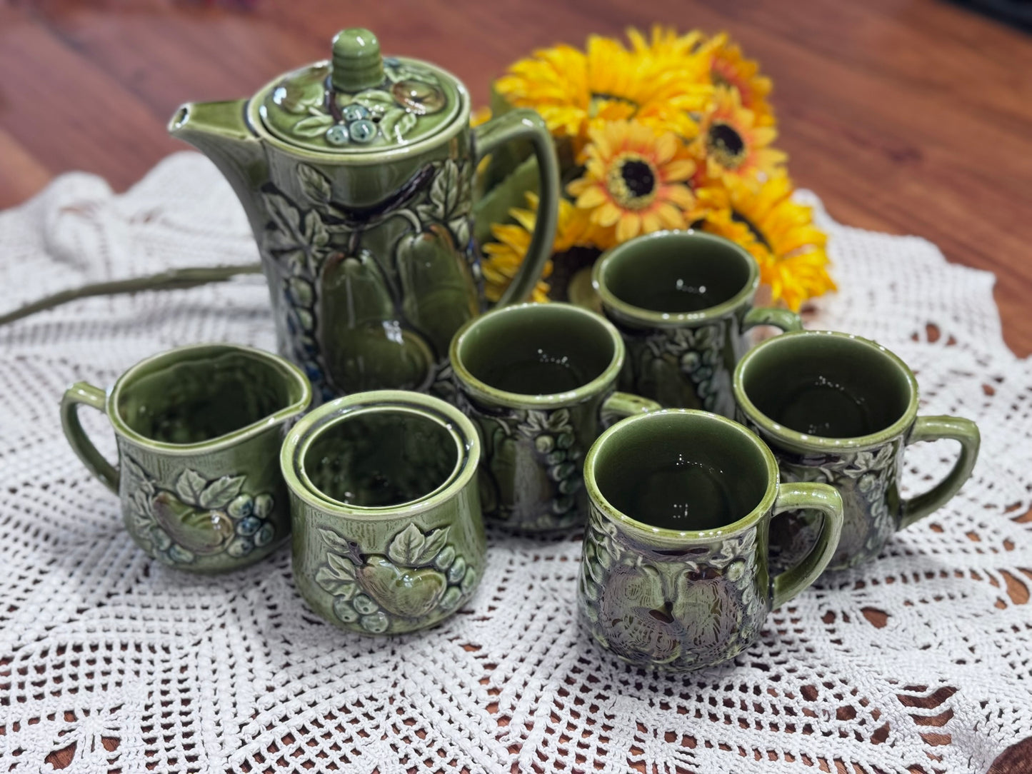 Japanese Fruit Motif Avocado Green Tea Set