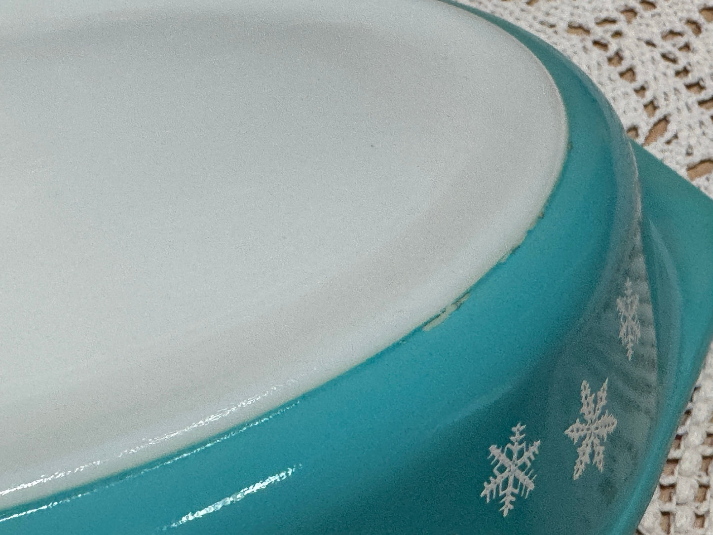 PYREX 'Snowflake' Gaiety JAJ Divided Casserole Dish