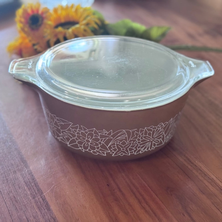 Pyrex 474-B Woodland Casserole Dish