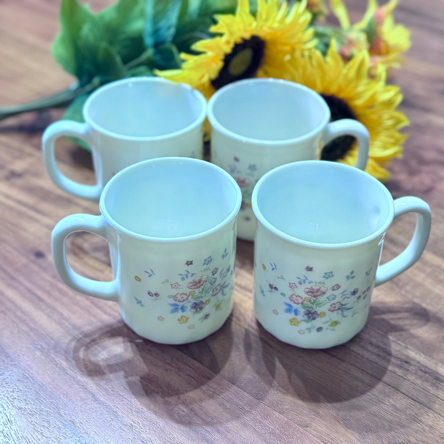 Arcopal France 'Victoria' Milk Glass Mugs