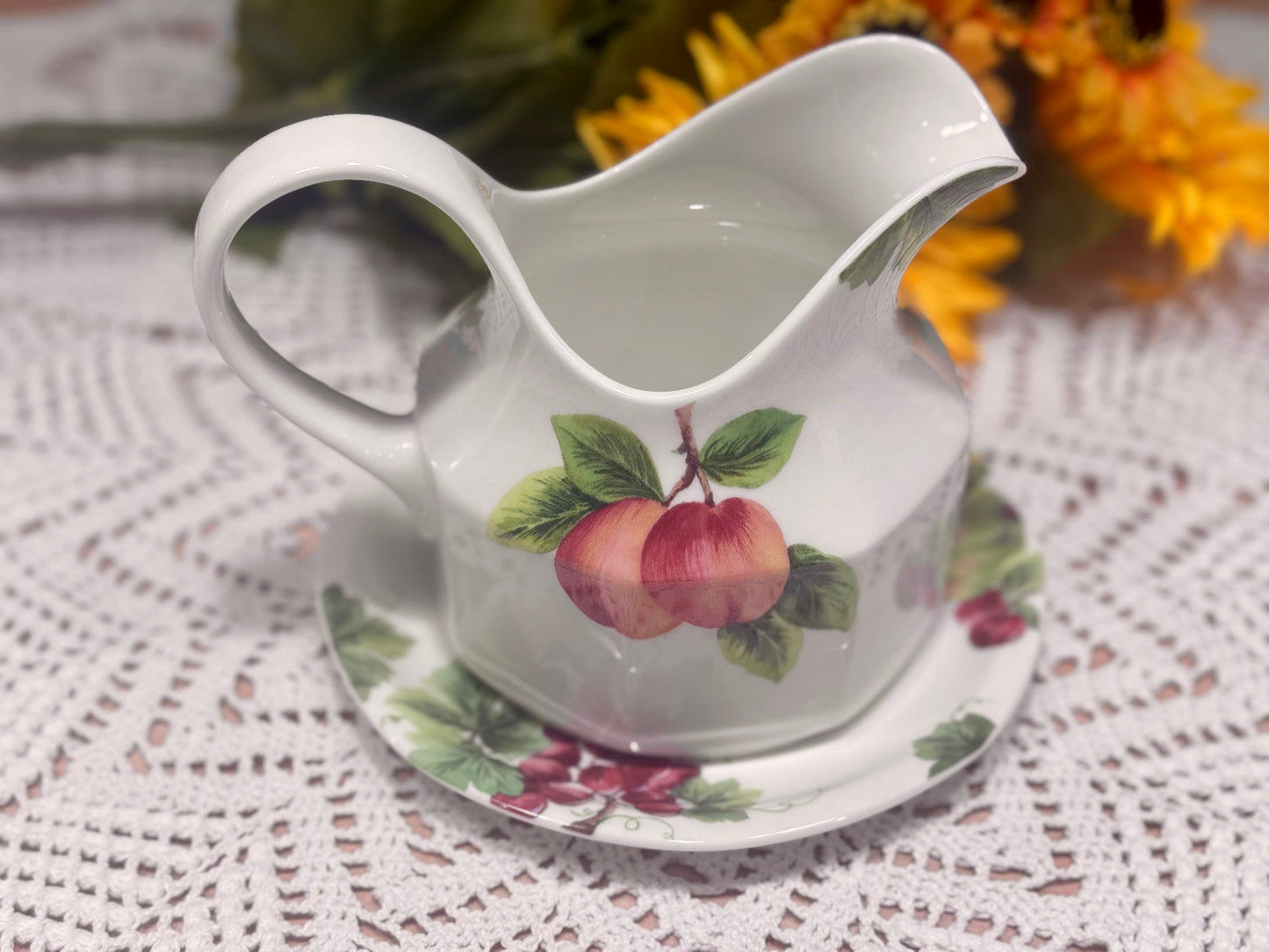 Royal Doulton 'Vintage Grape' Gravy Boat Set