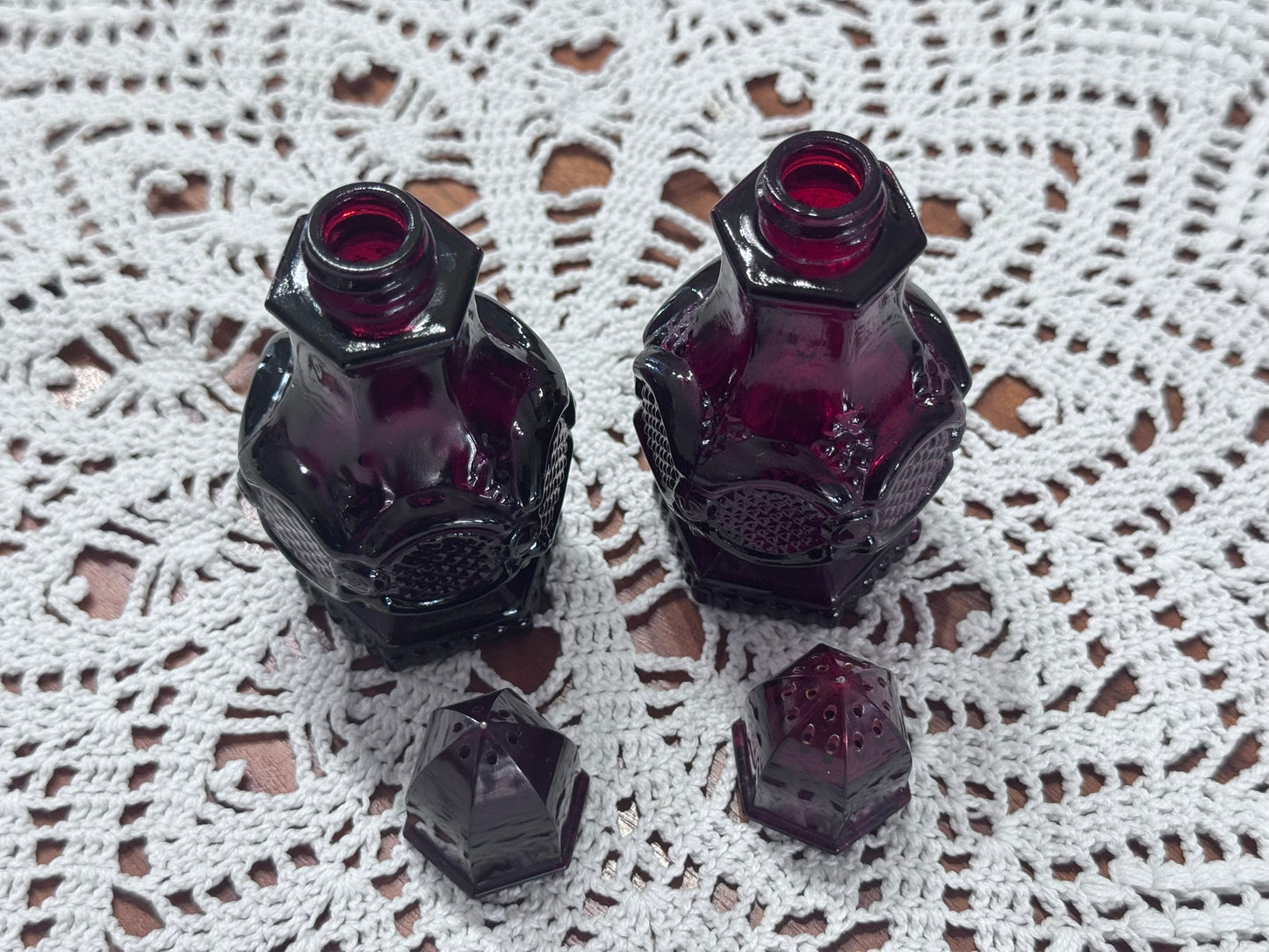 Avon 1876 Cape Cod Collection Salt & Pepper Shakers