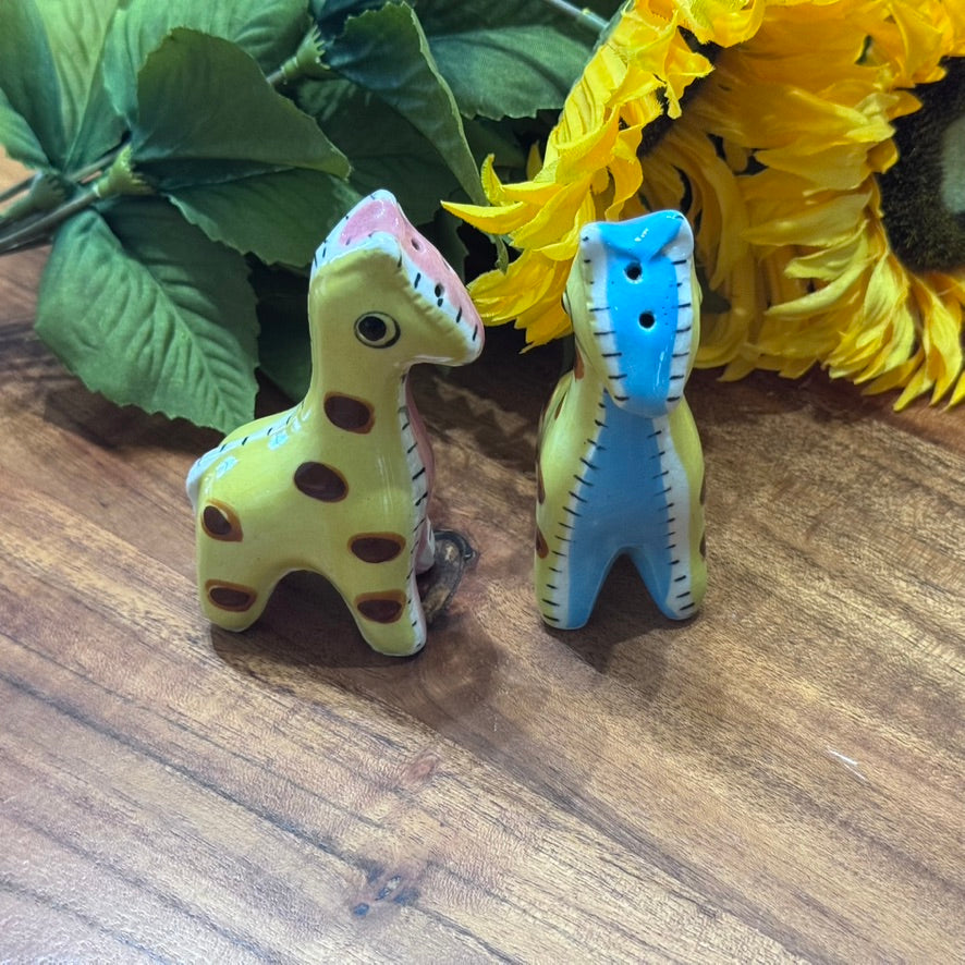 Vintage Stuffed Giraffe Ceramic Napco Made In Japan Shakers