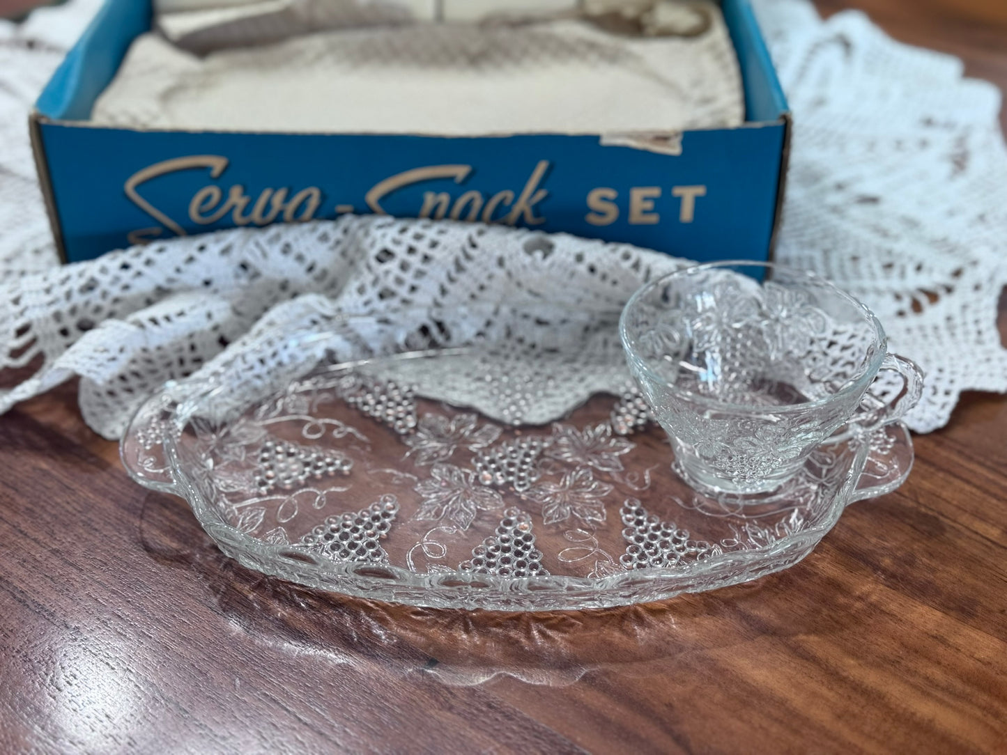 Anchor Hocking 8 Piece Serva-Snack Set