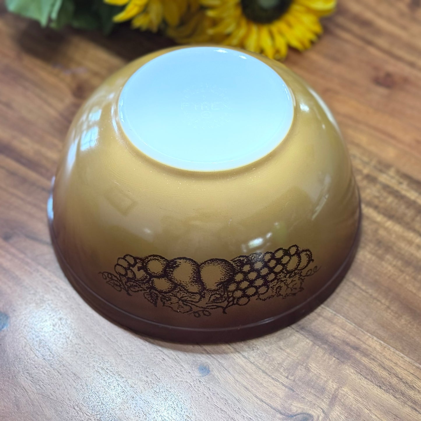 PYREX 403 Old Orchard Mixing Bowl