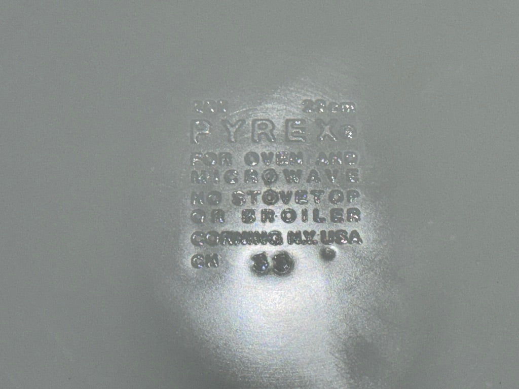 PYREX Milk Glass 209 23CM Pie Plate