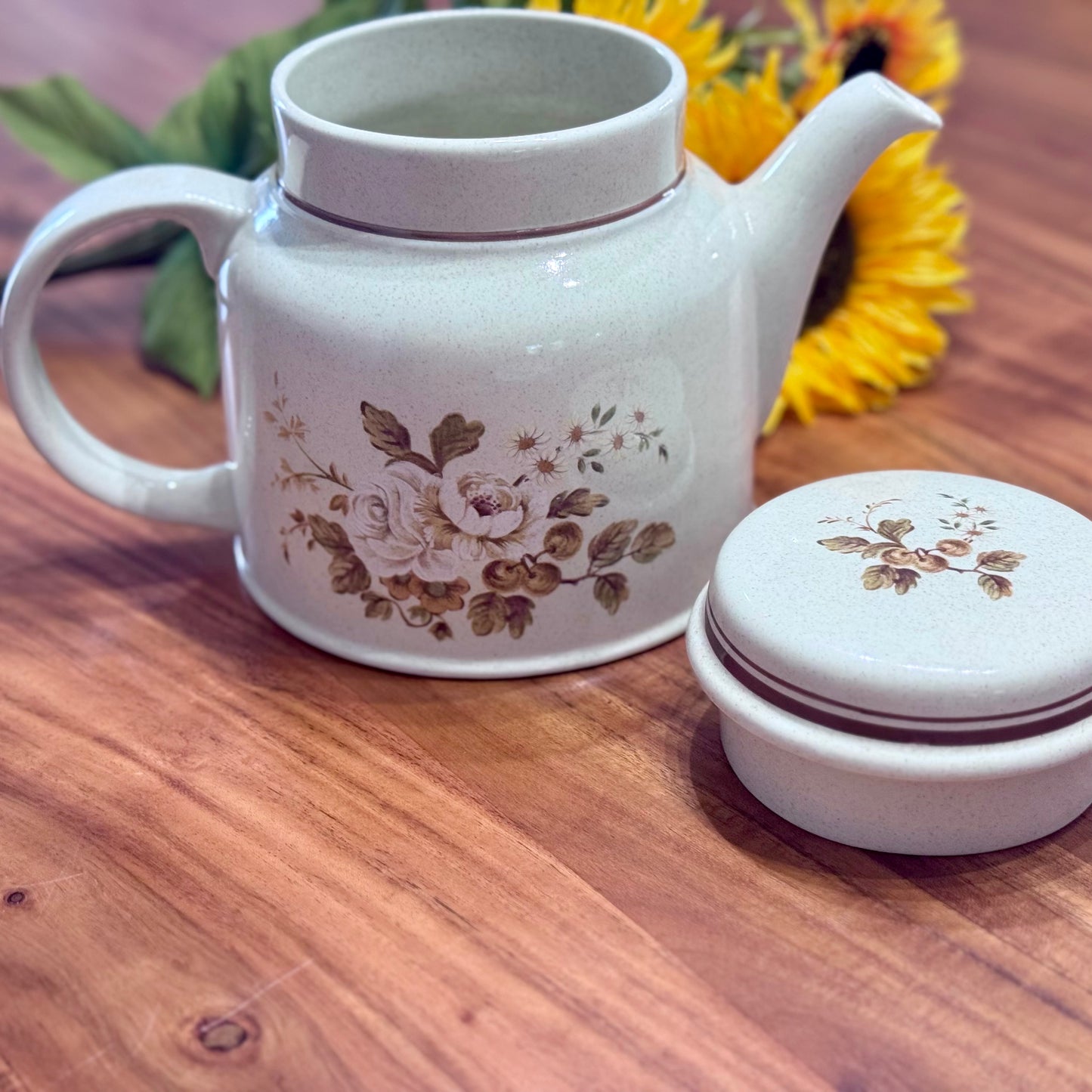 Royal Doulton "Ravel" L.S.1037 Teapot