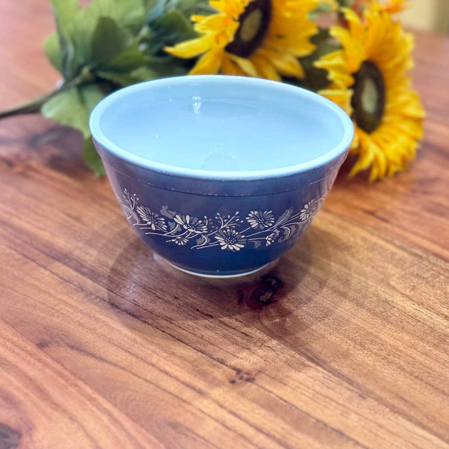 PYREX 'Colonial Mist' 401 750ml Mixing Bowl