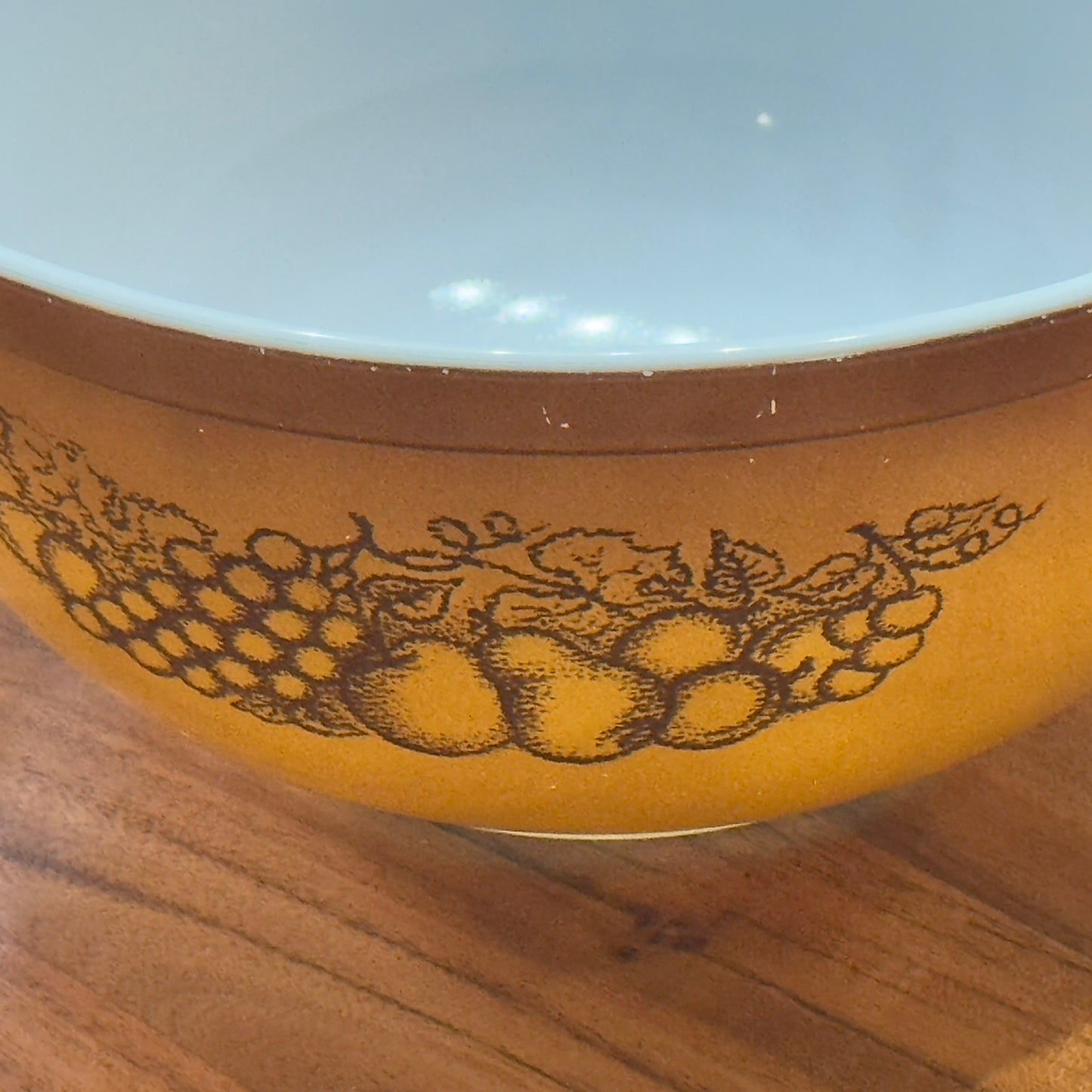 PYREX 403 Old Orchard Mixing Bowl