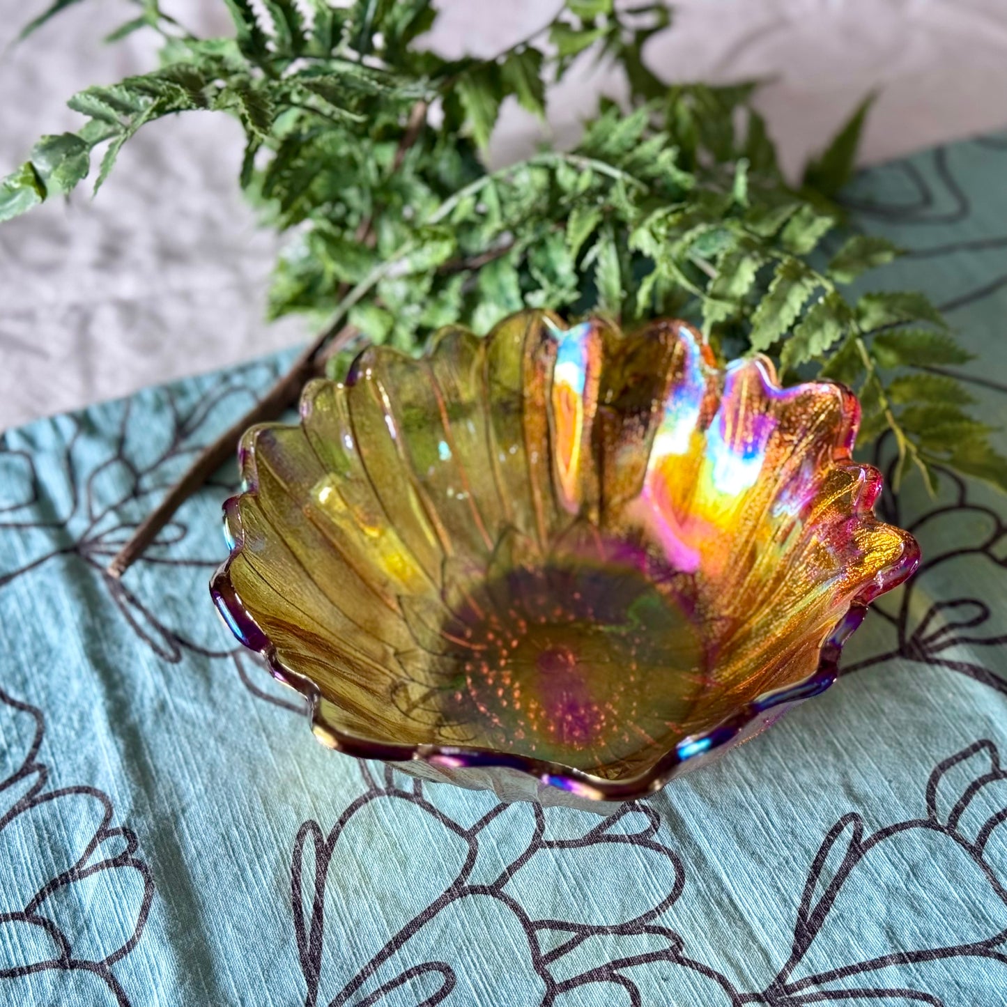 Indiana Glass Co. Carnival Glass Sunflower Marigold Bowl