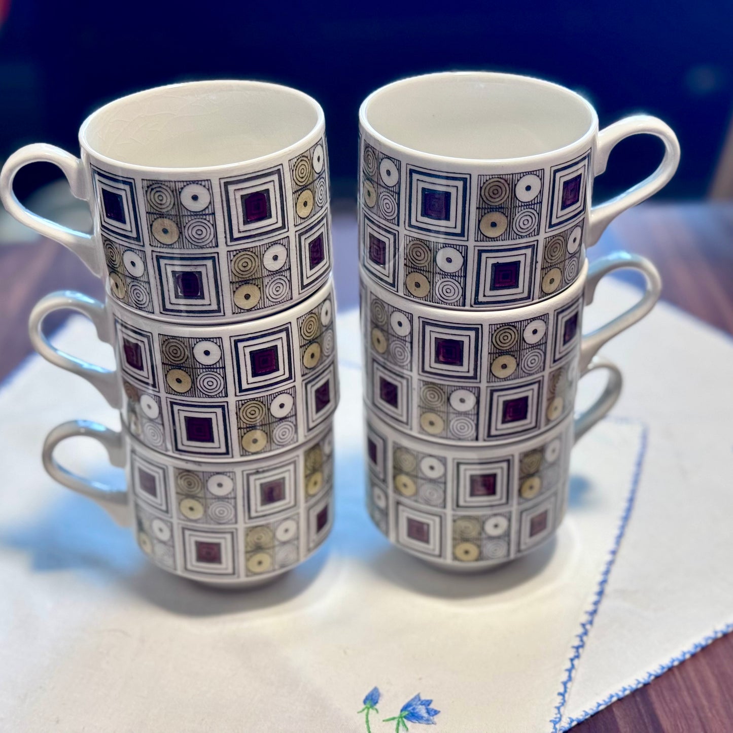 Broadhurst Kathie Winkle 'Rushstone' Mugs