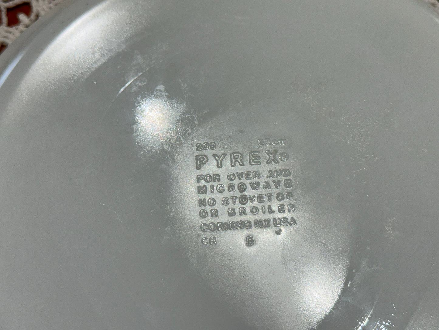 PYREX Milk Glass 209 23CM Pie Plate