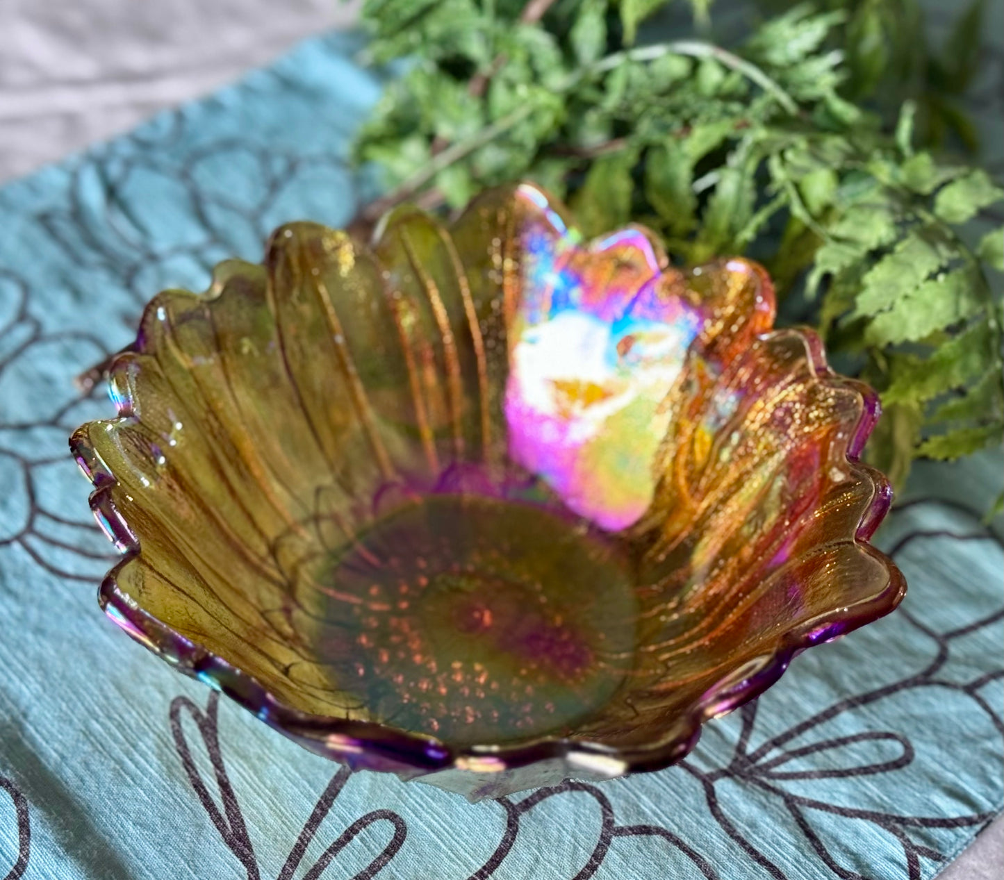 Indiana Glass Co. Carnival Glass Sunflower Marigold Bowl