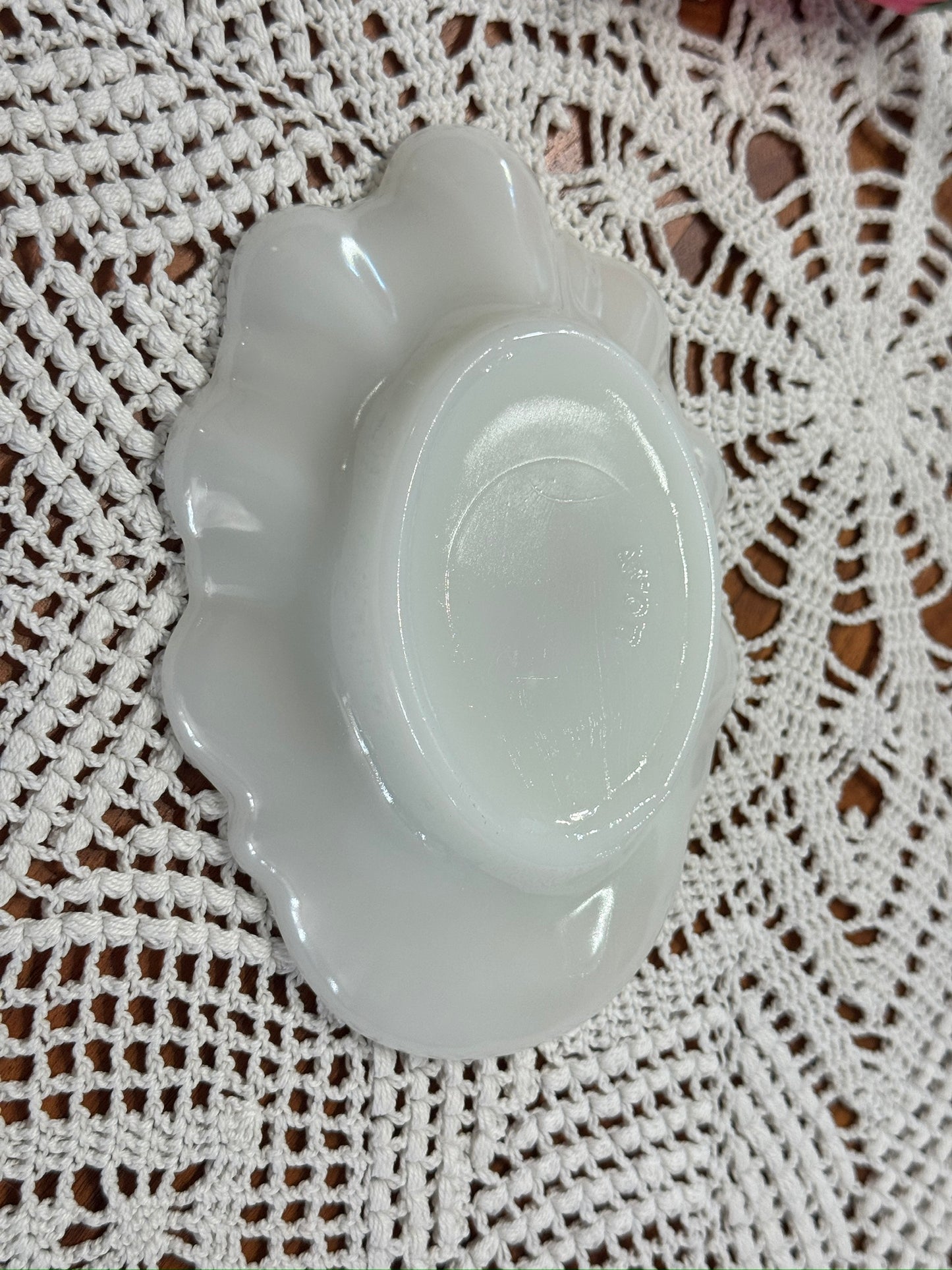 Avon Milk Glass Cherub Clam Shell Dish
