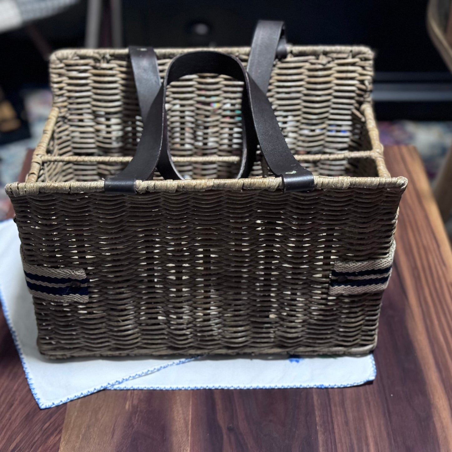 Wicker Bottle Carrier Basket