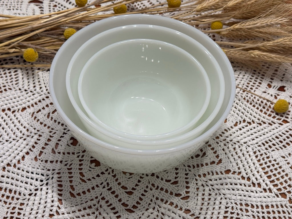 Anchor Hocking Fire-King Milk Glass Mixing Bowl Set