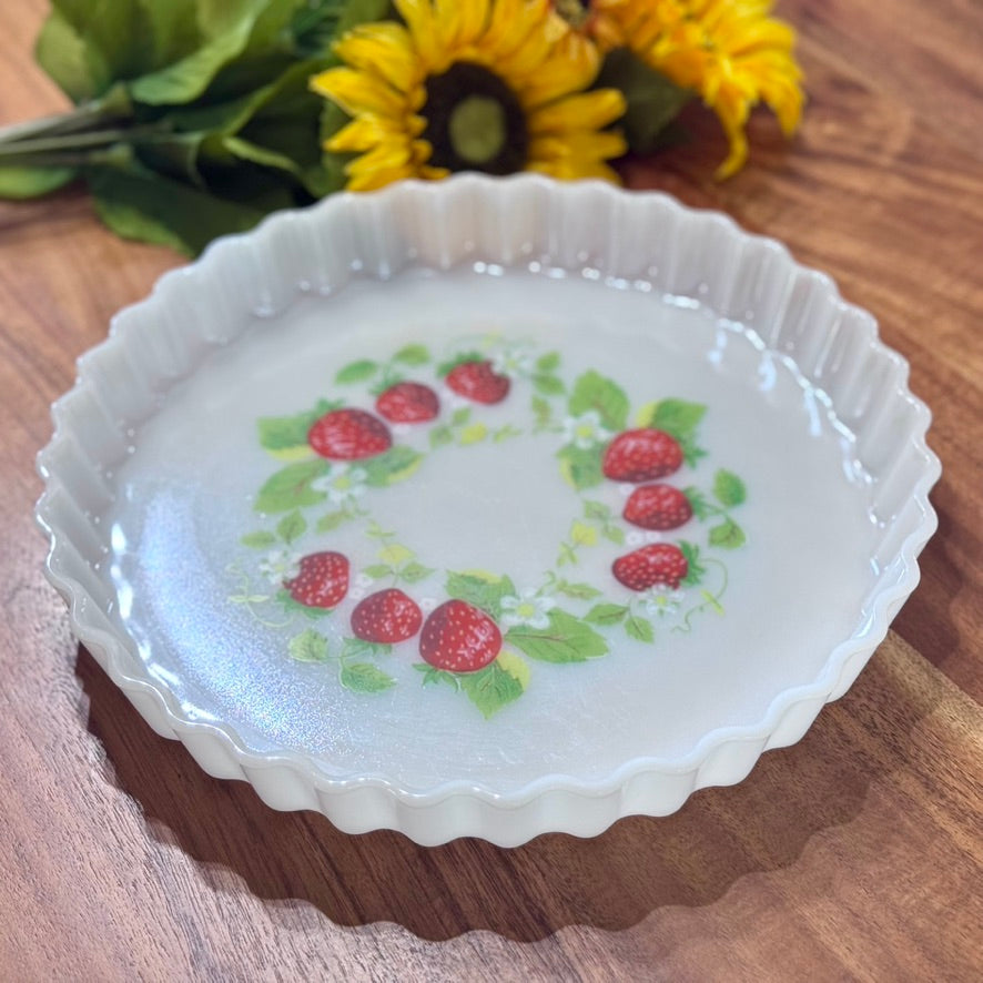 Arcopal France Strawberry Motif Flan/Pie Dish